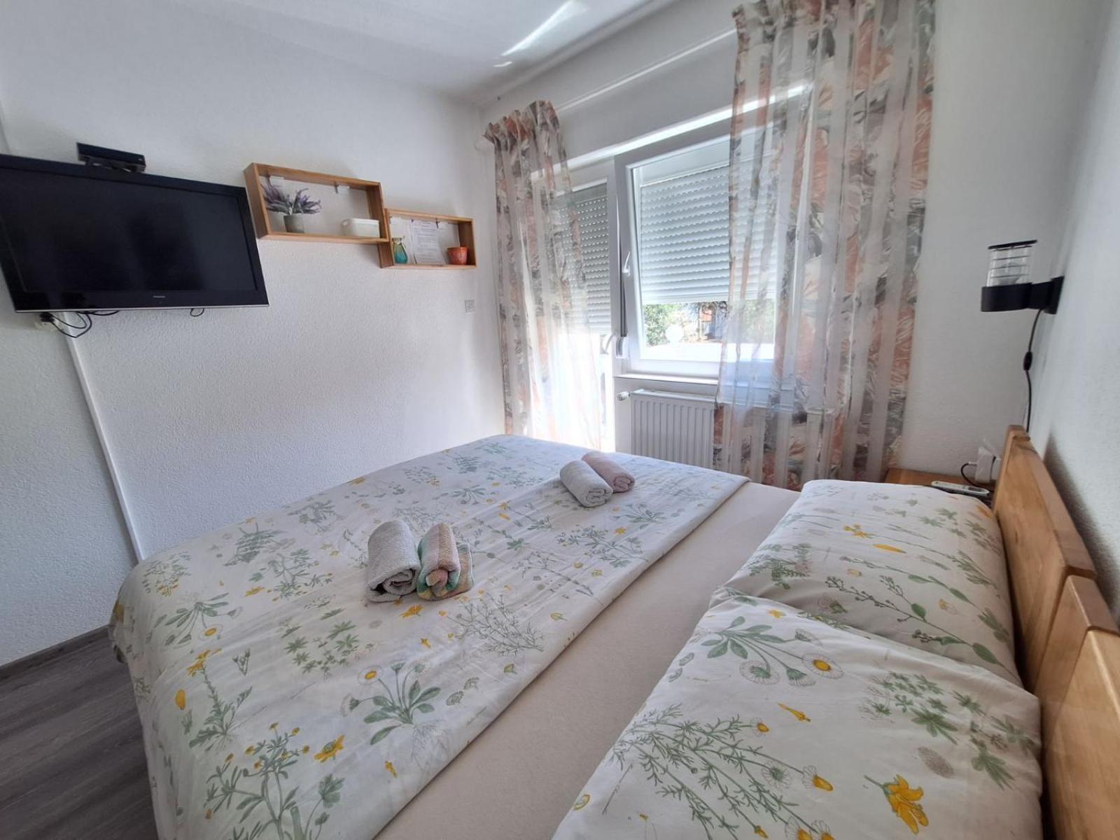 Sobe-Apartmani Modrica Екстериор снимка