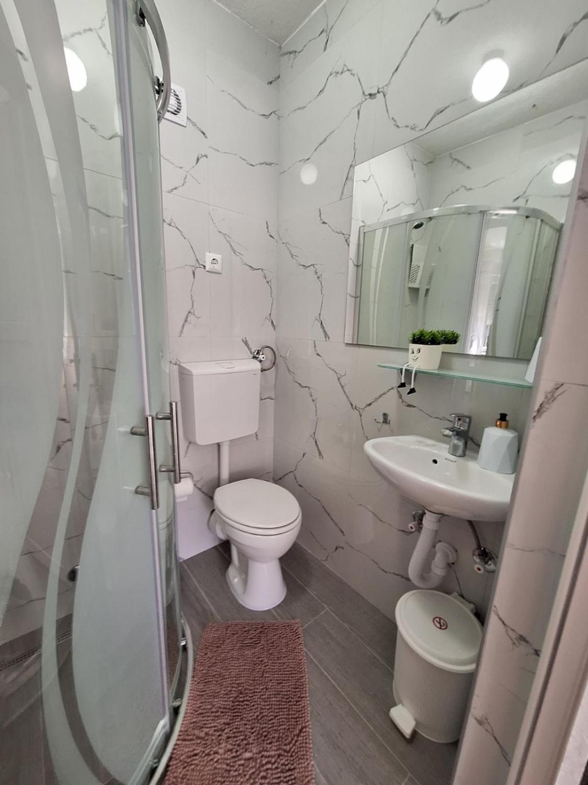 Sobe-Apartmani Modrica Екстериор снимка